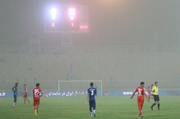 عکس/باران خاک در استادیوم غدیر
