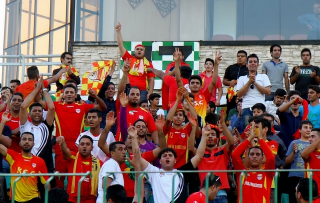 عکس/تماشاگران خوزستانی در استادیوم فولادشهر