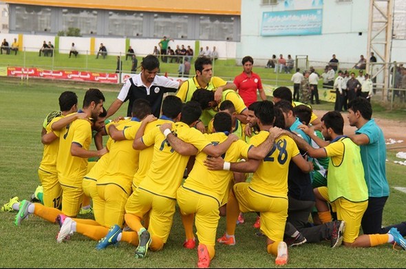 نفت 2 – ایرانجوان 2؛ توقف نفت در اولین حضور هواداران