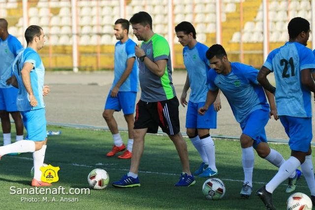 نماهایی از تمرین نفت آبادان در شهر باران